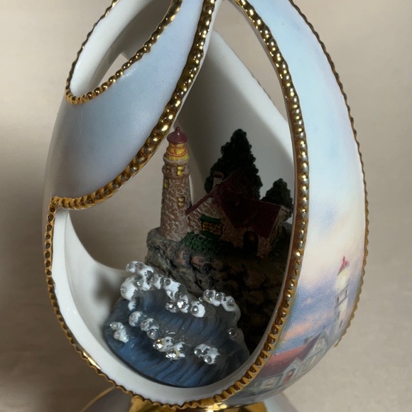 2005 Thomas Kinkaid Beacon of Hope Lights of Faith Musical Porcelain Egg - Picture 2 of 10